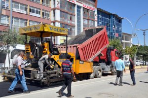 Muş'ta sıcak asfalt çalışması