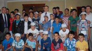 Erzurum Valisi Altıparmak, gençlerle bir araya geldi