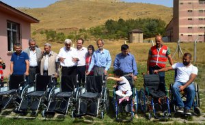 Kızılay'dan engellilere tekerlekli sandalye yardımı