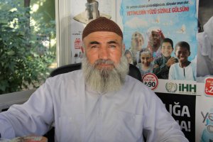 İnsan Hak ve Hürriyetleri 300 yetim öğrenciye kırtasiye yardımı