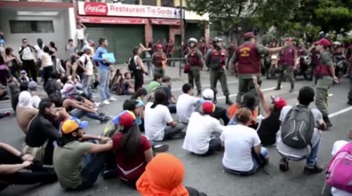 Venezuela'da Hükümet Karşıtı Gösteriler Üçüncü Gününde Venezuela'da Hükümet Karşıtı Gösteriler Üçüncü Gününde