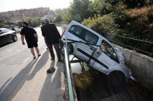 Hafif ticari araç sulama kanalına devrildi