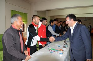 Başbakan Yardımcısı Yılmaz, Bingöl'de halka aşure dağıttı