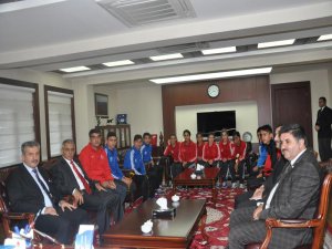 Vali Seddar Yavuz Derceye giren sporcularını makamına kabul etti