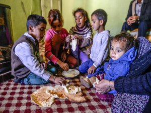 Suriyeli sığınmacıların çileler içinde yaşamları