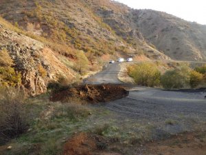 Bingöl'de yola döşenen patlayıcı polisler tarafından imha edildi