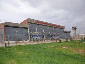 Hakkari'nin dünyaya açılan kapısına terör engeli