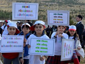 Malatya'da fidan toprakla buluşturuldu