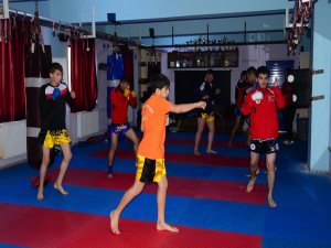 Muay thai ile eğitime kazandırıldılar