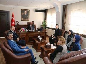 Hakkari Valisi Canbolat öğretmenlerle toplantı yaptı