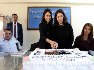 Hakkari'de 24 Kasım Öğretmenler Günü kutlaması