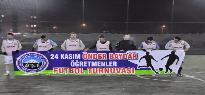 Ağrı'da 24 Kasım Öğretmeler Günü Anısına Futbol Turnuvası Düzenlendi