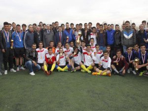 Van'da Düzenlenen Okullararası futbol turnuvası