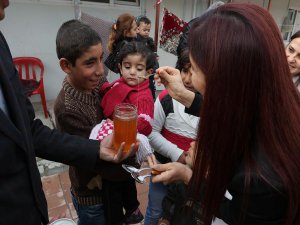 elde edilen bal savaş mağdurlarına dağıtıldı