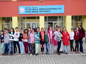 Gönüllü öğretmenler, kız çocuklarını okula kazandırıyor projesi