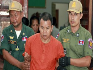 Sahte doktor yüzlerce kişiyi AIDS yaptı Onlarca Kişiyi'de Öldürdü