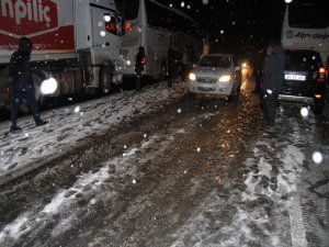 Erzincan-Sivas ve Erzincan-Gümüşhane karayolu ulaşıma kapandı