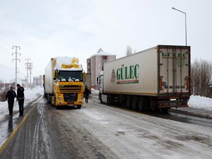 Bitlis'te kar ulaşımı aksattı