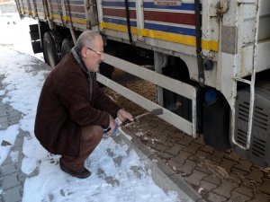 Erzurum, Erzincan, Ardahan, Ağrı, Tunceli'de Kar yağışı ve tipi yollar kapandı