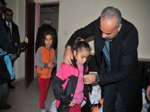 Yüksekova TSO'dan öğrencilere giyim