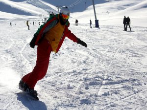 Terör saldırısı, kayak keyfine engel olmadı