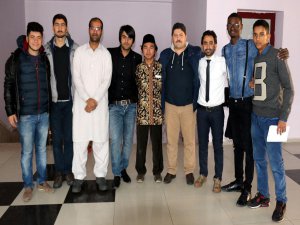 Şair Karakoç'un Sürgün şiiri 7 dilde