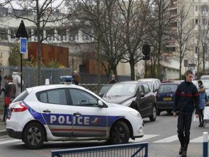 Paris'te öğretmene saldırı IŞİD üstlendi !