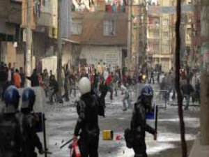Diyarbakır'da olayların boyutu artmaya başladı 2 kişi ölüdü !