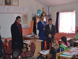 SON DAKİKA Özalp'te öğrencilere giyim