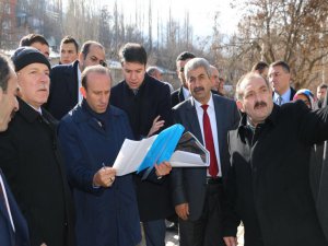 Sekmen, İspir'de İncelemelerde Bulundu