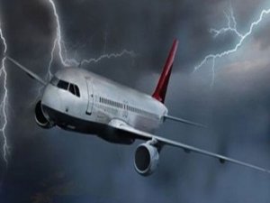 İstanbul'da Facia: Sabiha Gökçen Havalimanı'nda Uçağa Yıldırım Çarptı