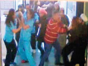 Hastanede hemşireye feci dayak!