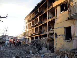 Diyarbakır'da terör saldırısı: 1 şehit 5 Kişi Hayatını Kaybetti 39 Yaralı Var !
