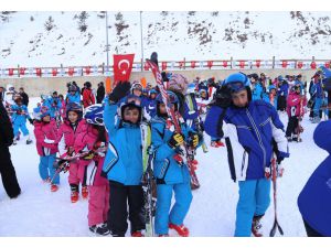 Erzurum'da 5 Bin Öğrenciye Ücretsiz Kayak Öğretilecek