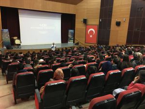 Hakkari'de Kişisel Gelişim Semineri Düzenlendi