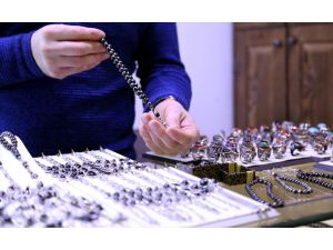 Erzurum'da Oltu Taşı Sevgililer İçin Şekillendirildi