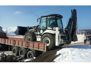 Samsun'dan Gevaş Belediyesine İş Makinesi Desteği