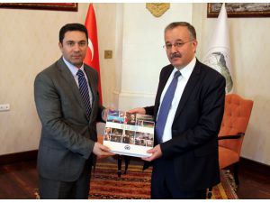 Aa Erzurum Bölge Müdürü Demirkol, Kars Valisi Özdemir'i Ziyaret Etti