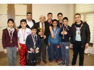 Kickboks Takımından Başkan Karaçanta'ya Ziyaret