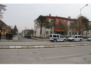 Erzincan'da Şüpheli Araç Polisi Alarma Geçirdi
