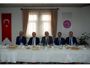 Vali Özdemir, Aday Öğretmenlerle Bir Aya Geldi