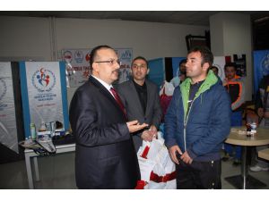 Hakkari'de 35 Okula Spor Malzemesi