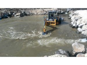 Erciş'te Su Kaynaklarında Bakım Ve Onarım Çalışması