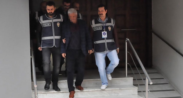 İzmir'de 'paralel' operasyonu: Rektör Mehmet Ateş gözaltında