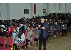 Muş'ta 'Mehmet Akif Ersoy'u Anlamak' Konulu Konferans Verildi
