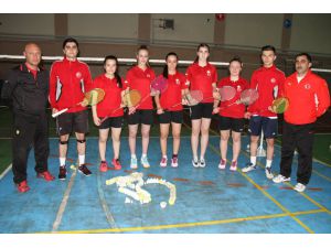 Erzincan'da Badmintonun Yıldızları Avrupa Şampiyonasına Hazırlanıyor