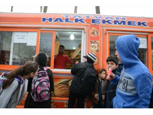 Bitlis Tatvan Belediyesi Her Ay 90 Bin Ekmek Dağıtıyor