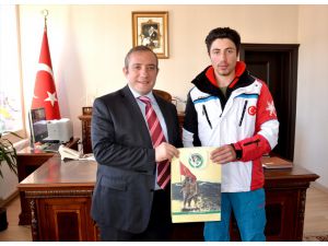 Sarıkamış Kaymakamı Karaman, Başarılı Milli Sporcuyu Kabul Etti