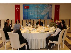 Hakkari'de Şehitleri Anma Günü Ve Çanakkale Deniz Zaferi'nin 101. Yılı