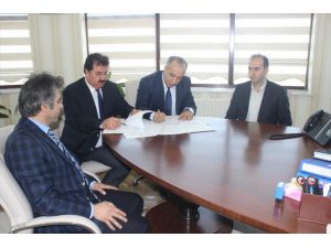 Muş Karayollarından Mşü'ye Destek